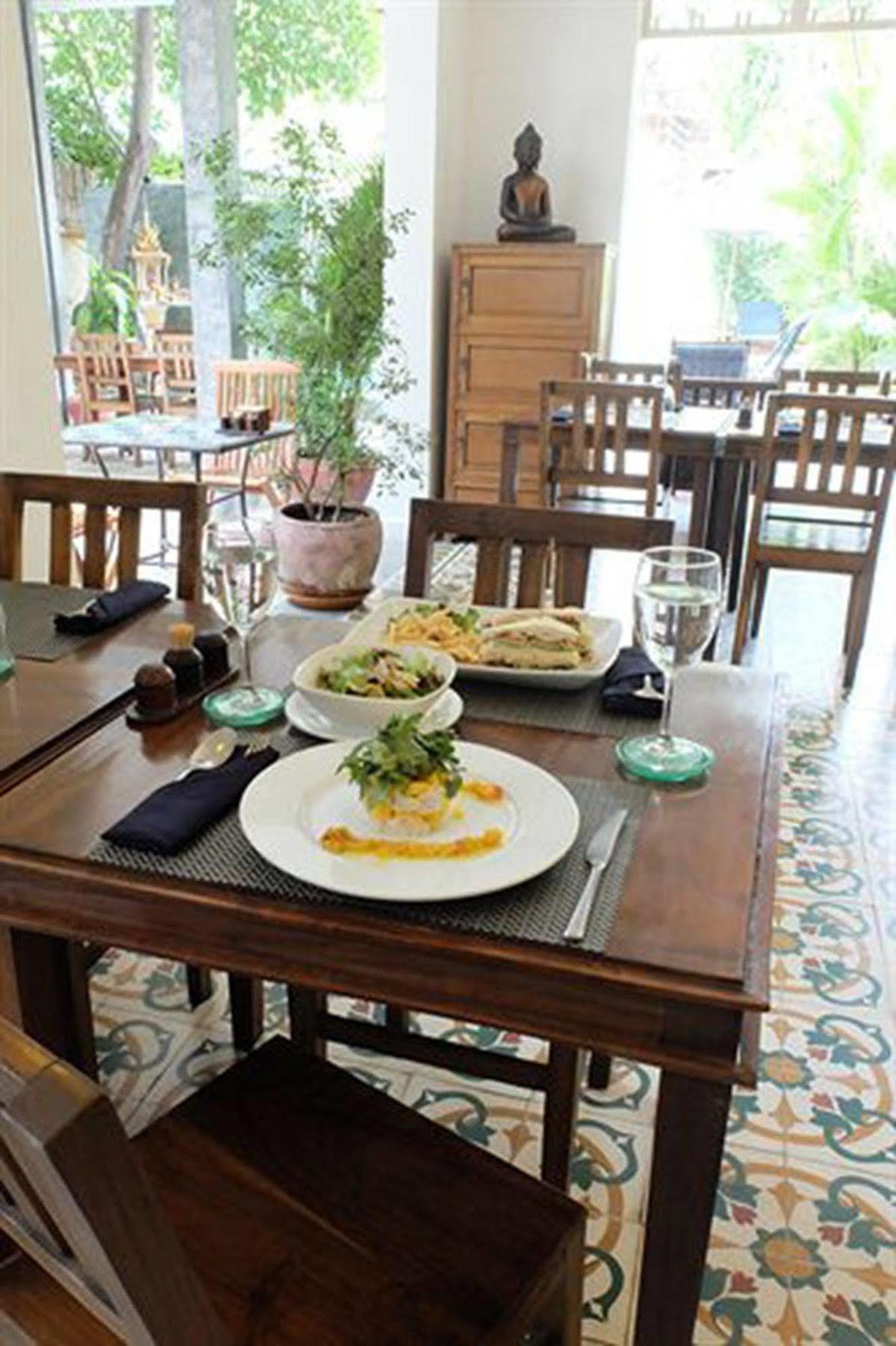 The Sangkum Hotel Phnom Penh Luaran gambar